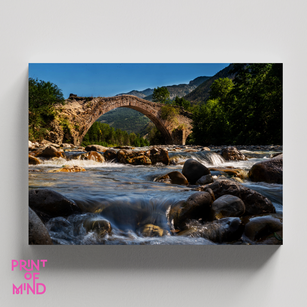 "Puente sobre el rio"
