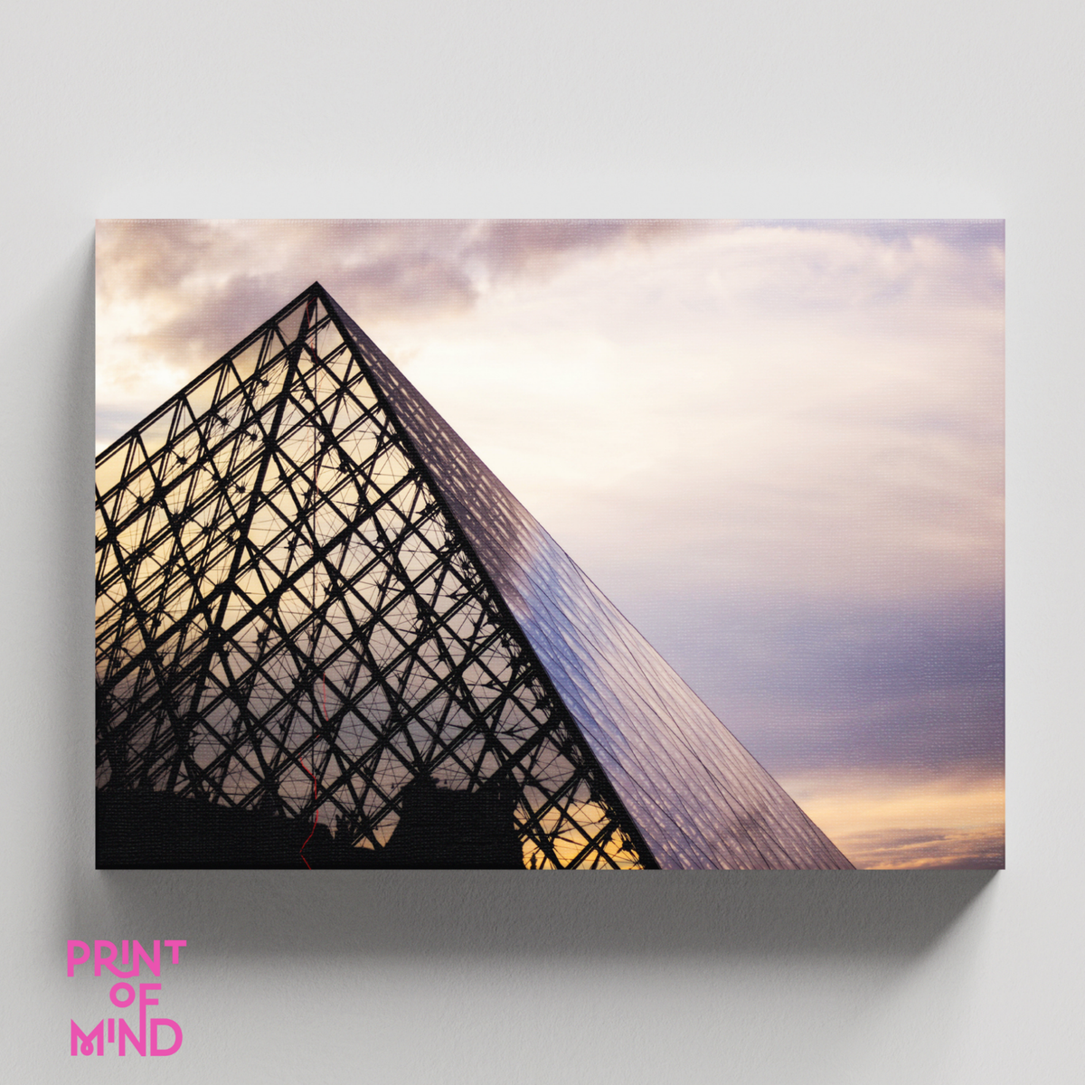 "Pirámide de louvre"