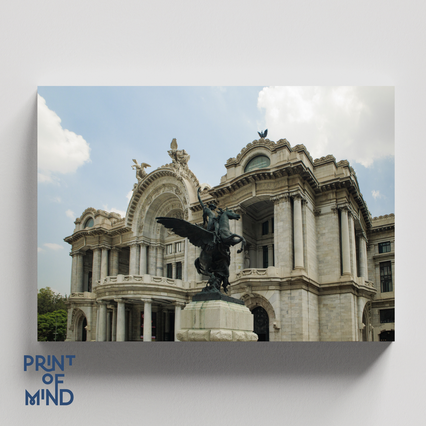 "Frente a bellas artes"